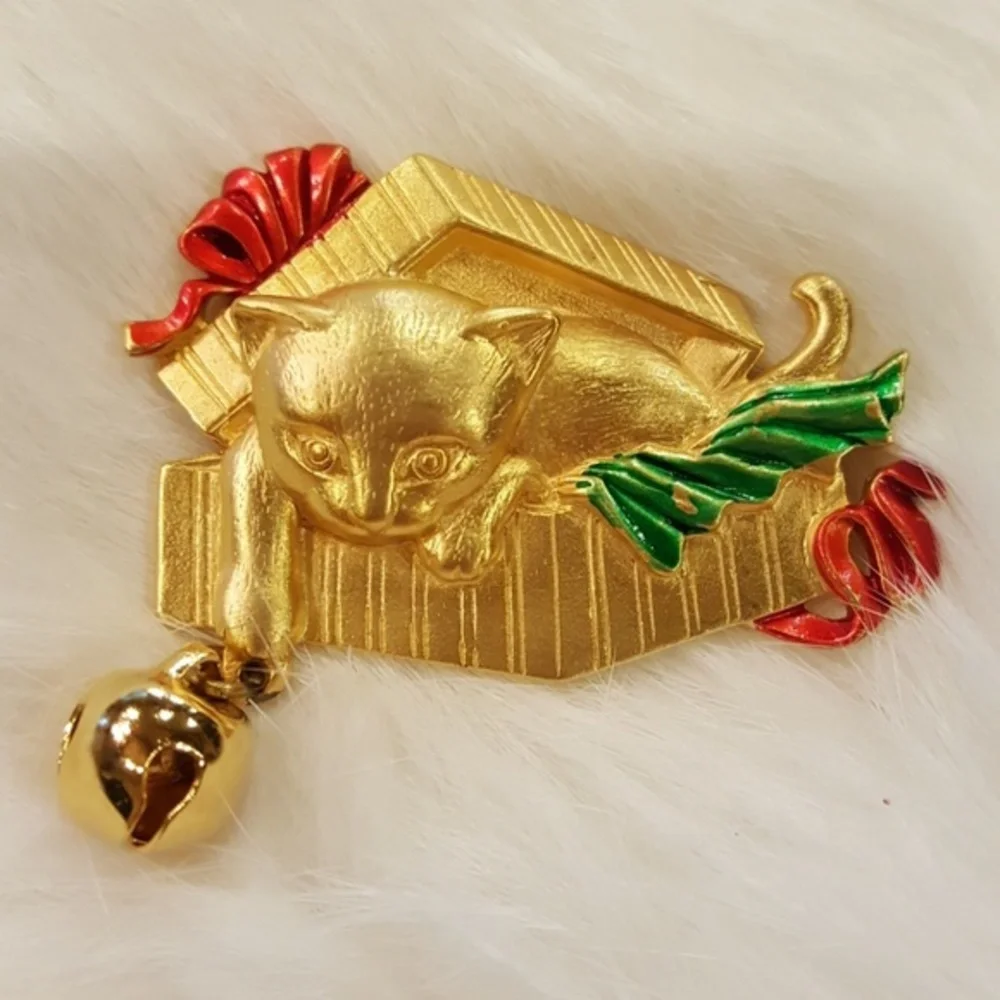 VINTAGE MARKED JJ CAT IN BOX WITH BELL BROOCH‎